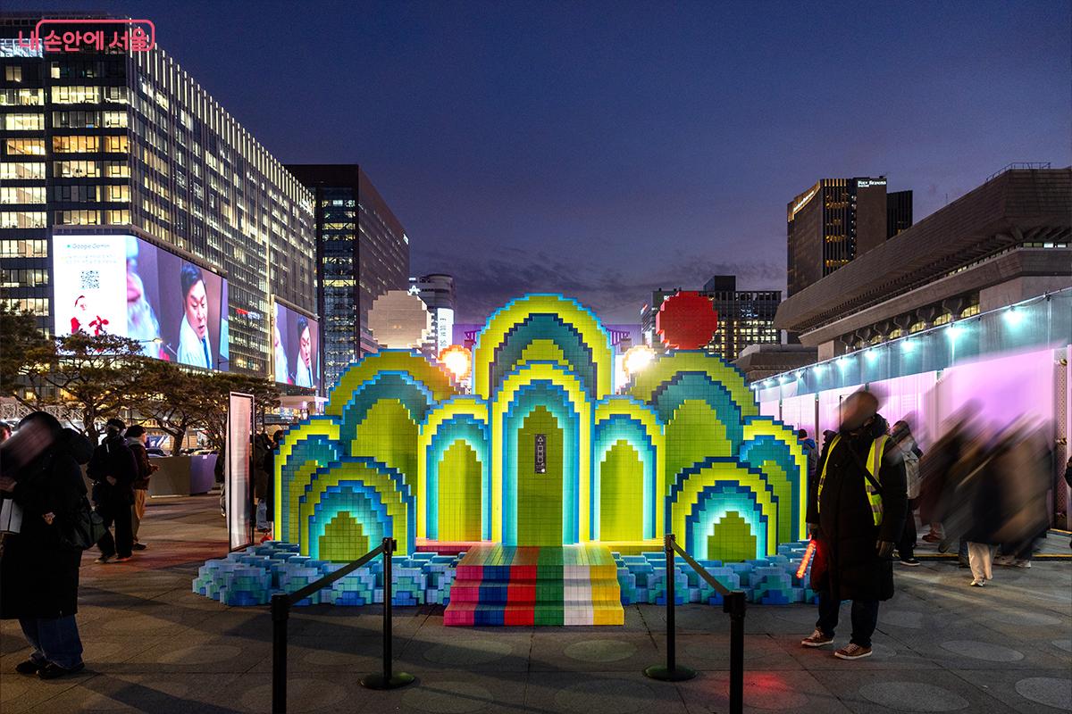 광화문광장 내 설치된 겨울 조형물ⓒ장신자