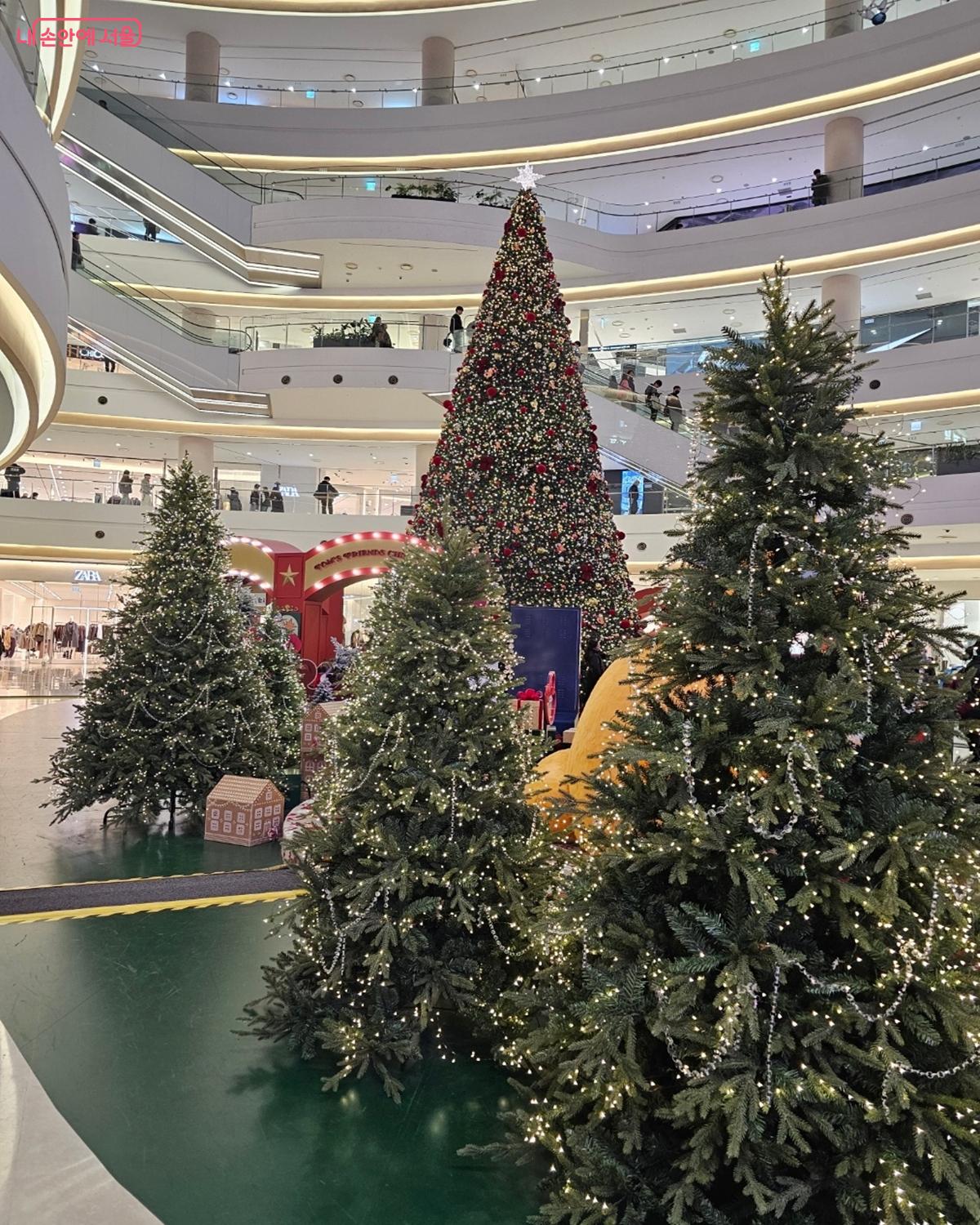 겨울철에는 특히 가족 단위 방문객을 많이 볼 수 있다. ©박근호