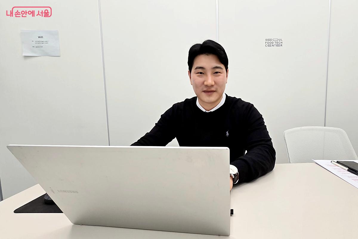 청년 쿡 푸드테크 센터 안내와 설명을 해준 이승호 담당자 &copy;김윤경