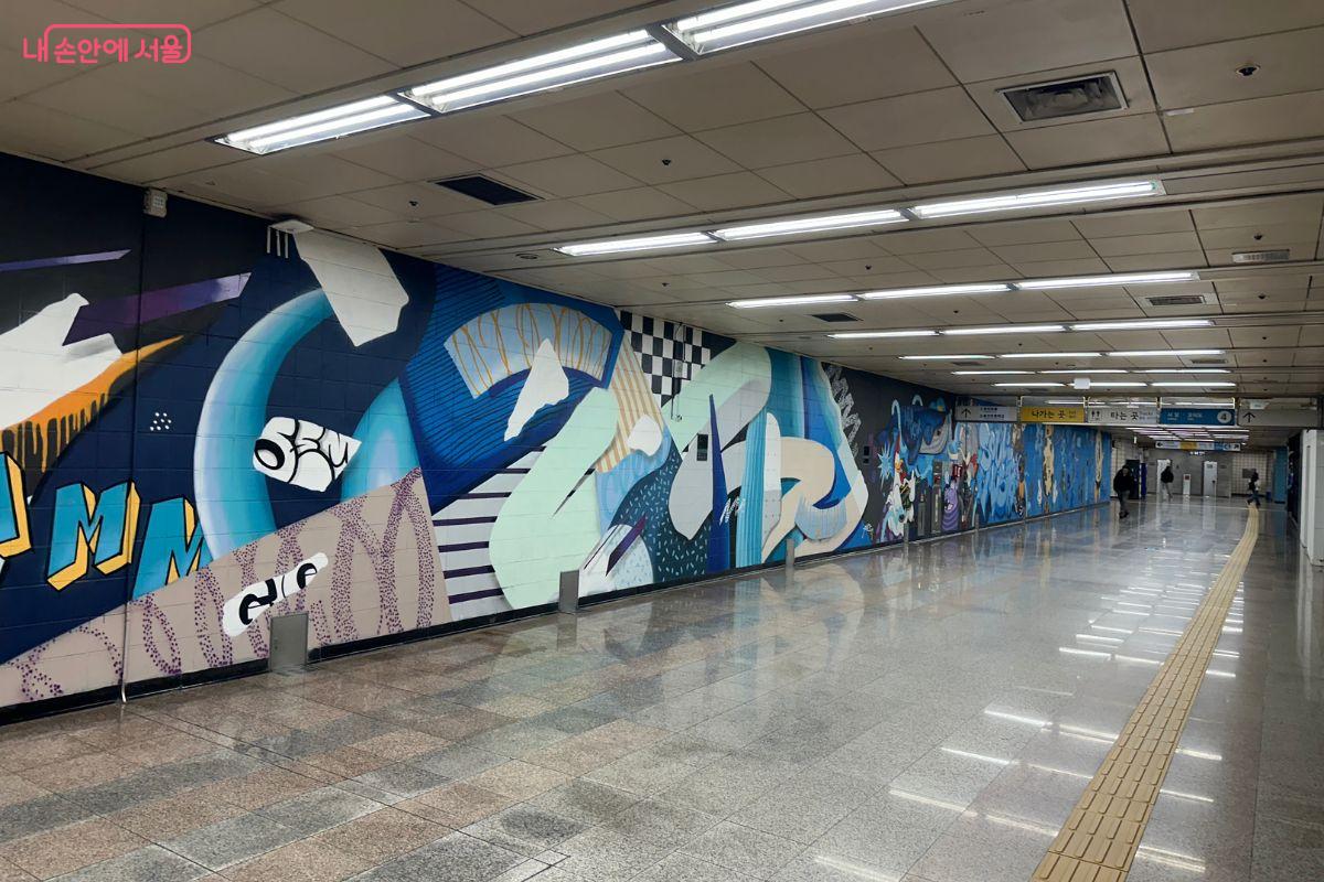 삼각지역에는 벽화도 만날 수 있다. ©김재형