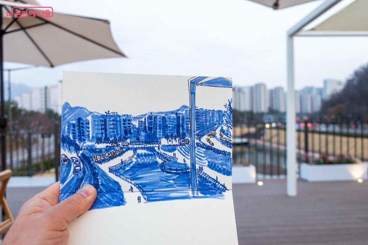 루프탑을 이용하면서 스케치북에 그린 구파발천 유수지의 풍경 ©이진형