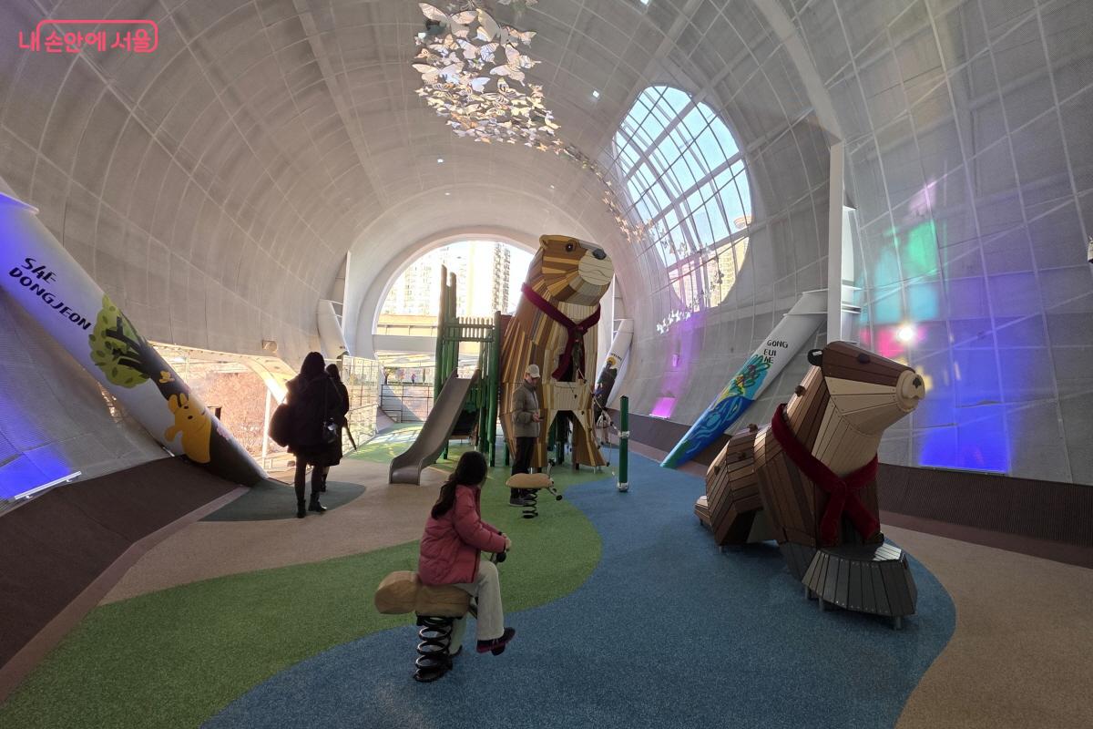 한강의 수달을 주제로 &lsquo;수달 놀이터&rsquo;도 만들었다.ⓒ이선미