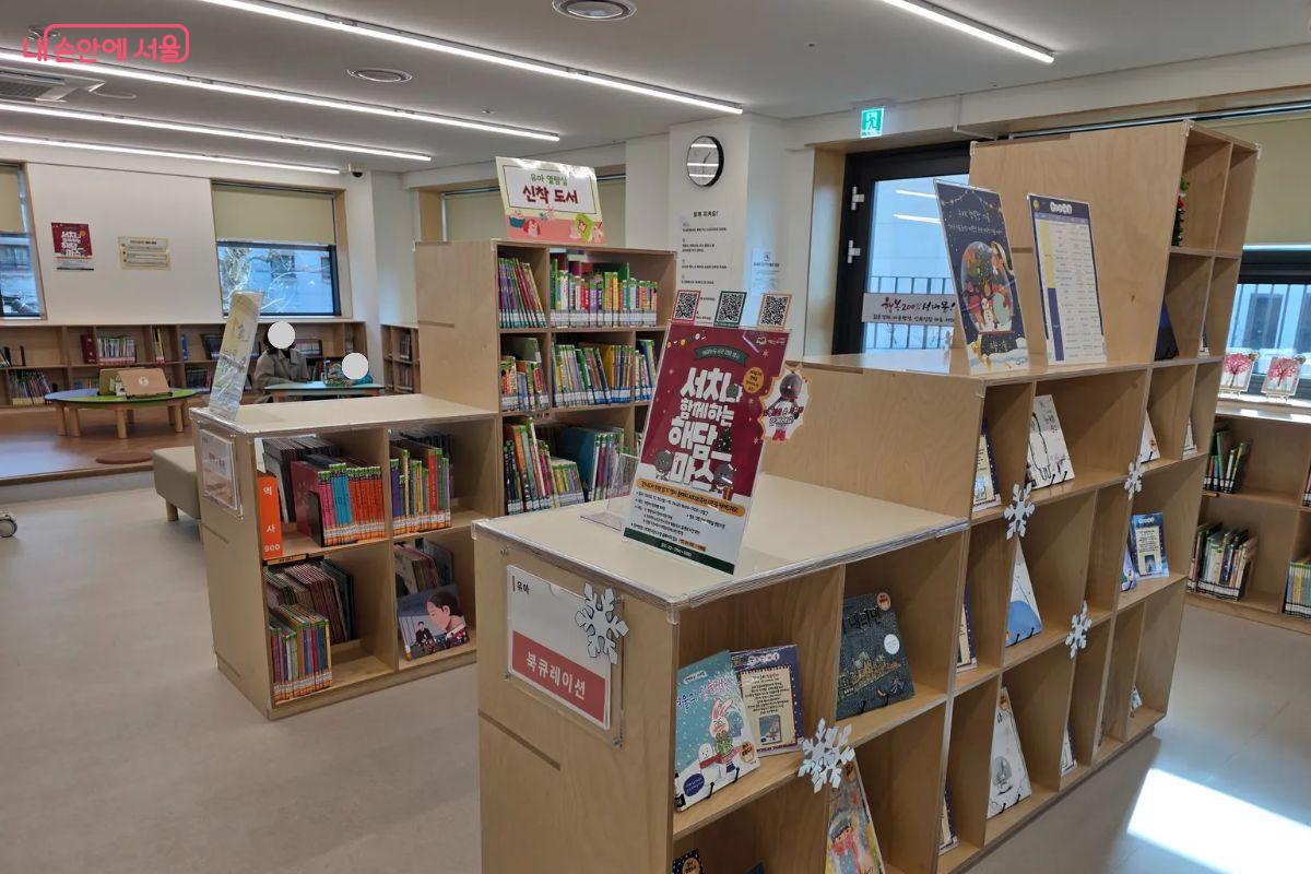 유아 열람실은 2층 가장 안쪽은 좌식 공간으로 구성돼 있다. ⓒ김민지