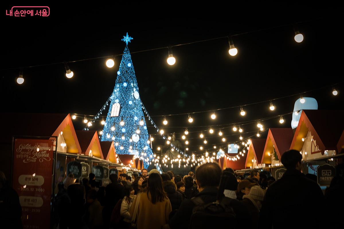 광화문 크리스마스 마켓 전경 &copy;최승훈