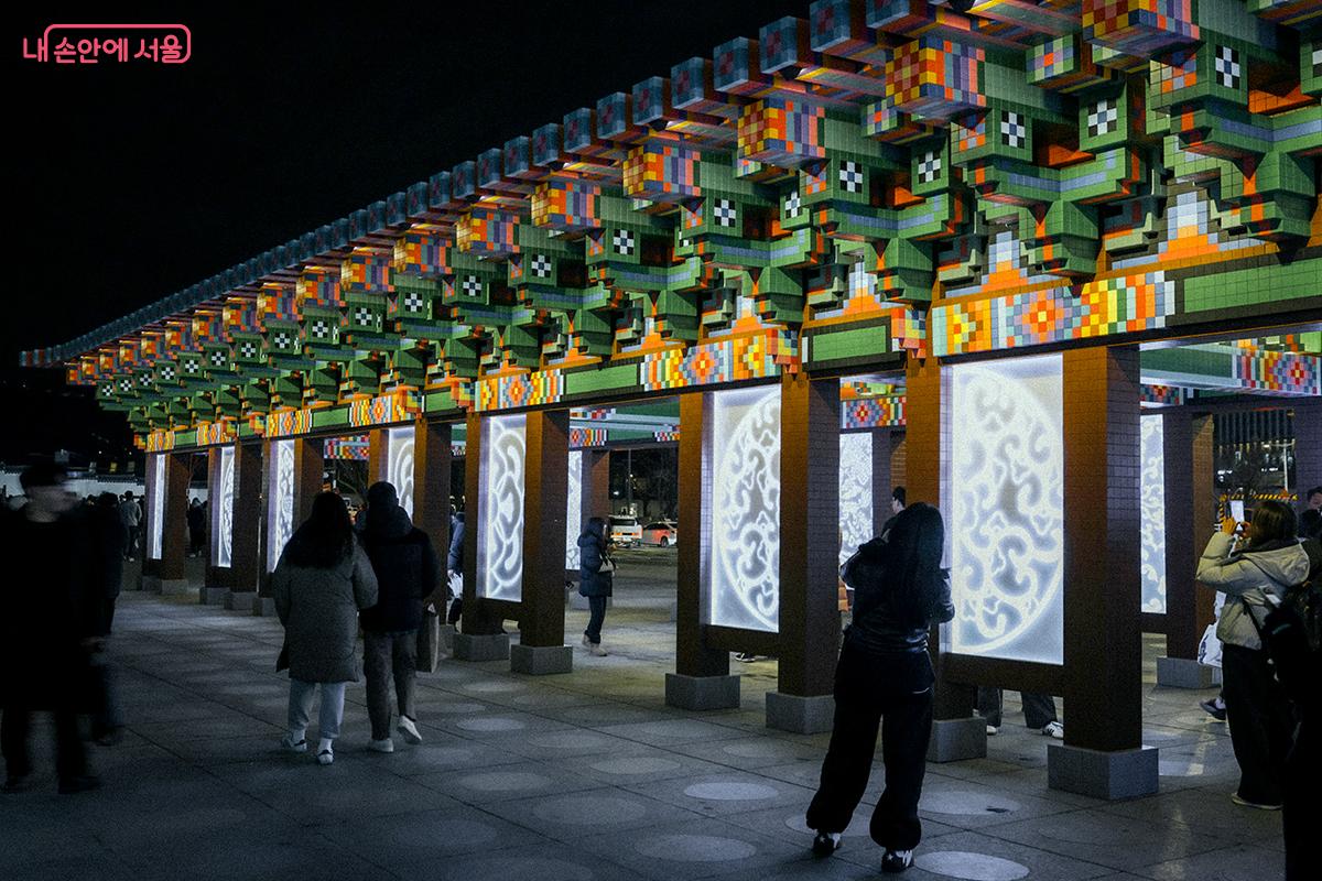 &lsquo;세모, 네모네모네모&rsquo; 빛 조형물 ⓒ김아름