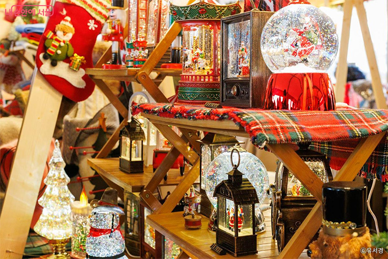 로맨틱 한강 크리스마스 마켓은 12월 19일~25일 뚝섬한강공원과 청담대교 하부 일원에서 개최된다.