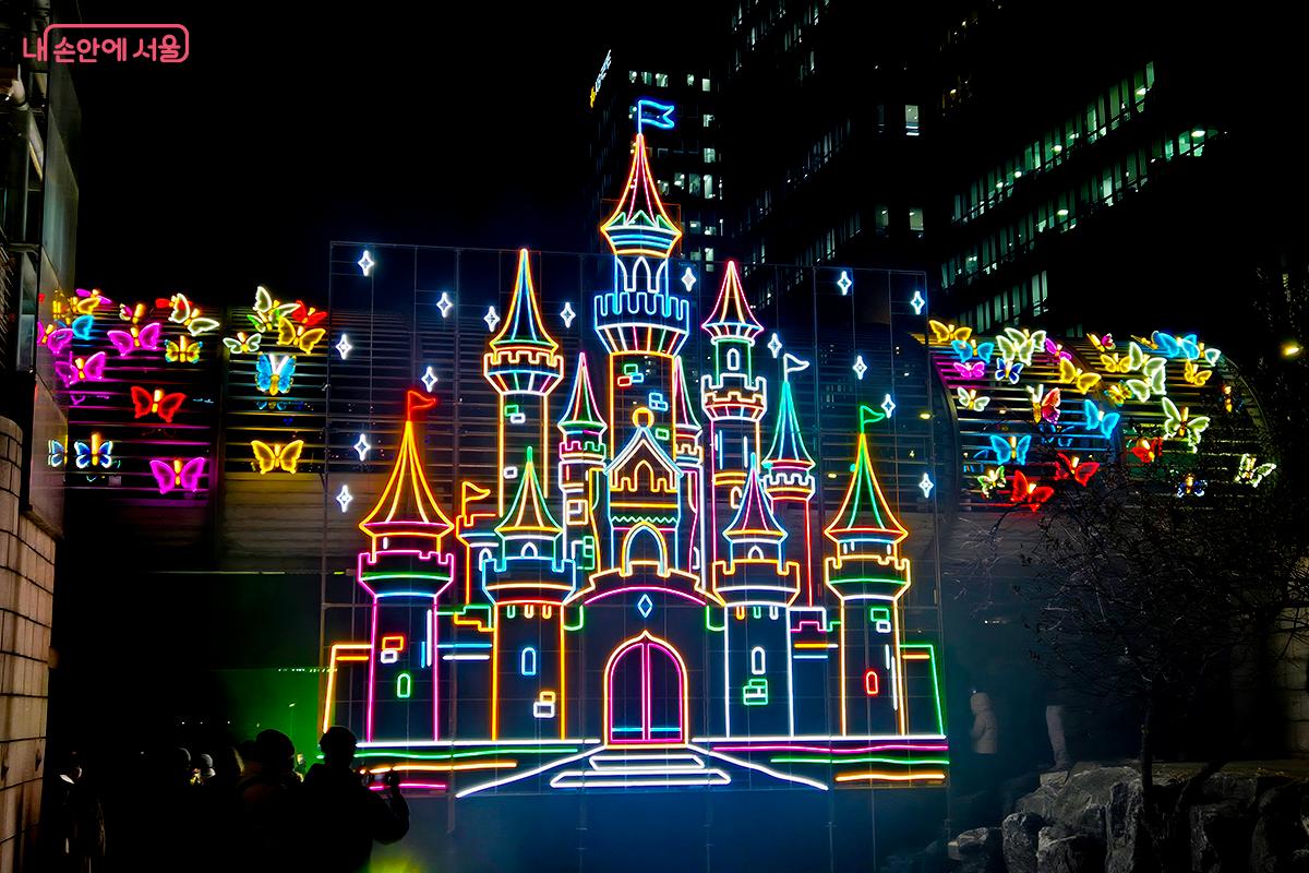 광교와 장통교 구간에 설치된 <드림 라이트(Dream Light)> 작품 &copy;이혜숙