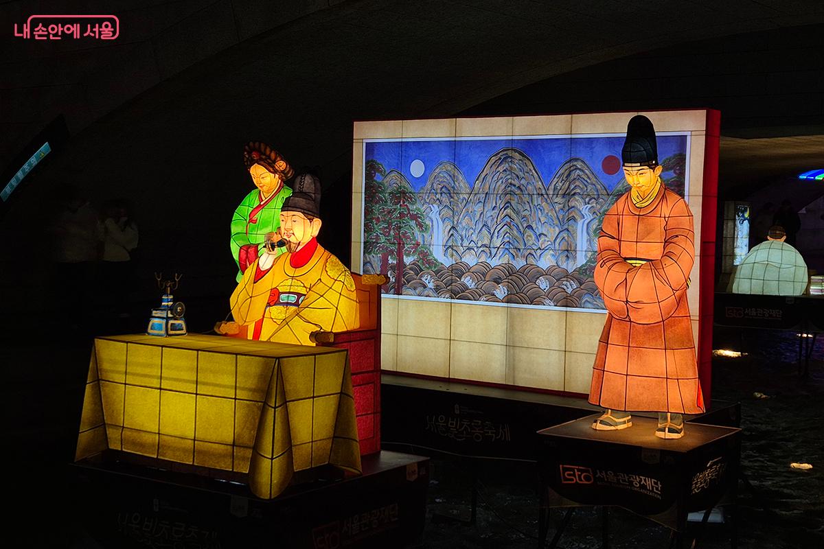 우리 땅에 처음 전등이 들어오고 고종 황제께서 궁중에 들어온 등을 사용하는 모습 &copy;백승훈