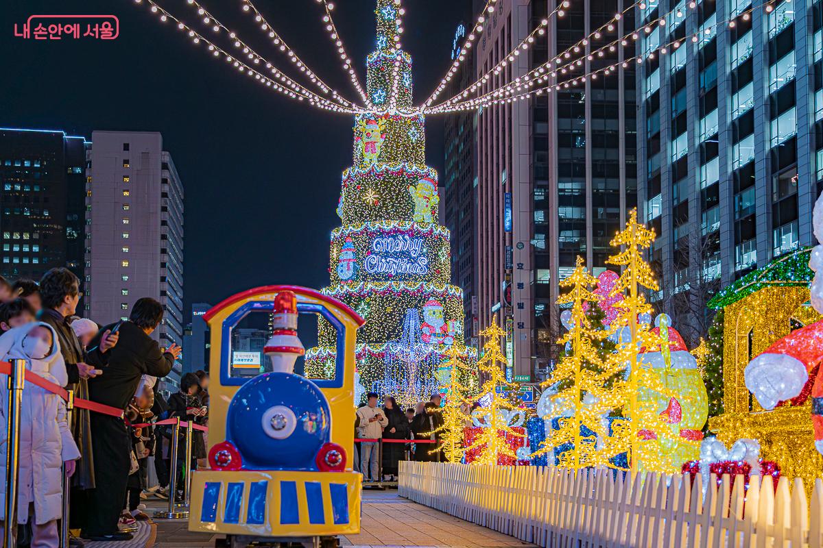 '겨울, 청계천의 빛'의 메인인 미니 기차 &copy;김지연