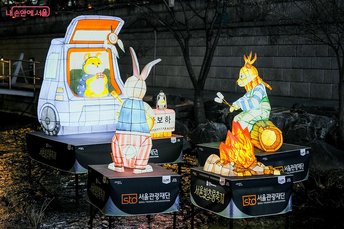 아보하(아주 보통의 하루), 갓생(God+生), 오운완(오늘 운동 완료) 등 MZ세대가 즐겨쓰는 유행어와 키워드를 전통 등으로 재해석한 작품도 만나볼 수 있다. ⓒ김아름