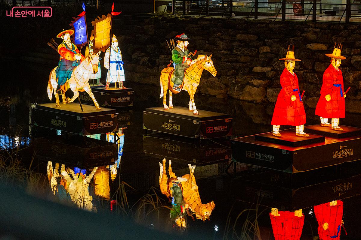 올해는 우이천까지 확대하여 빛초롱축제가 열리고 있다. &copy;문청야