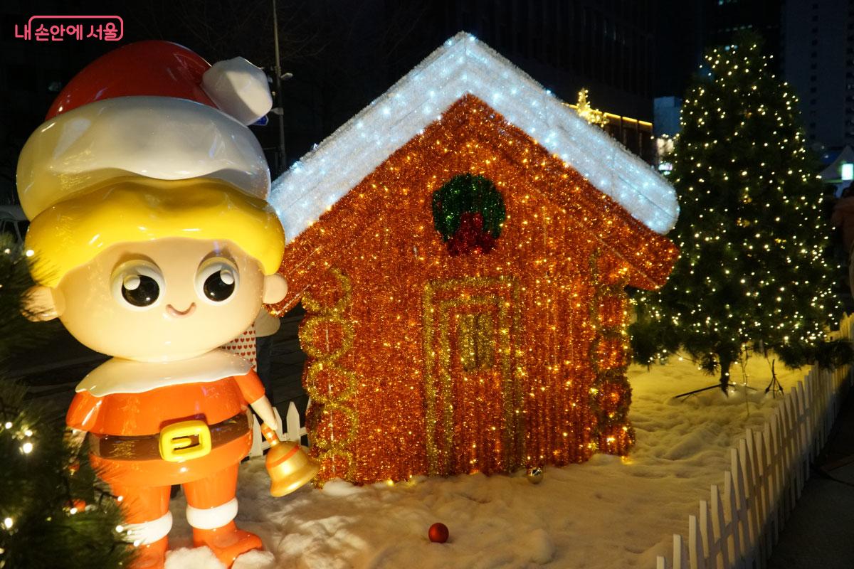 크리스마스를 테마로 한 포토존들이 잘 꾸며져 있다 