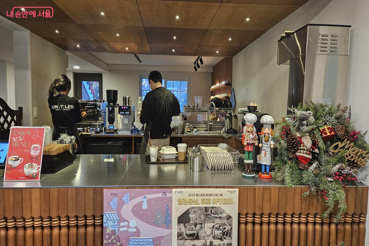 카페 언타이틀드에서는 주말에 에그타르트를 먹을 수 있다. ©이선미