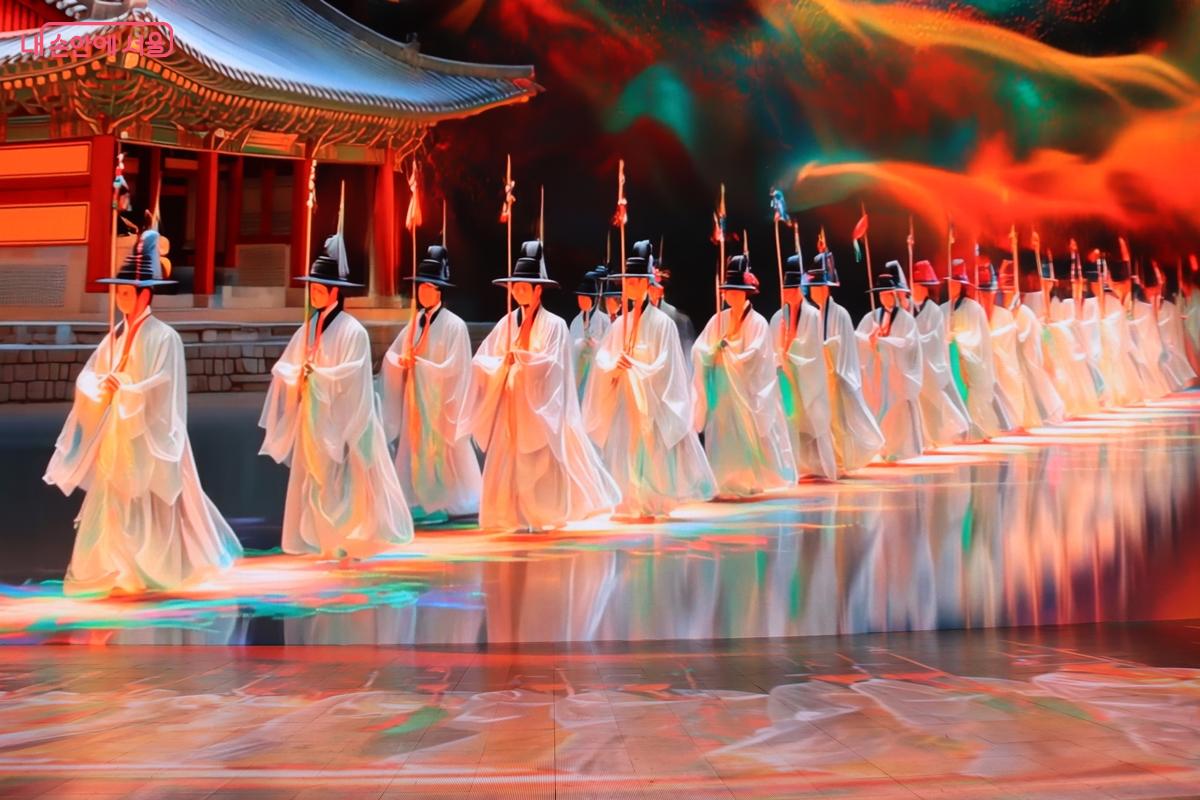 광화문광장에서는 세종 파빌리온 미디어 아트 초청작가 특별전이 열리고 있다. &copy;정향선