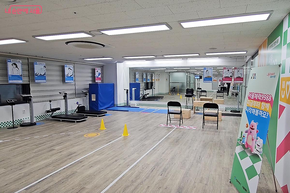 체력 측정을 위한 각종 장비가 가득한 서울시체력인증센터 &copy;오도연