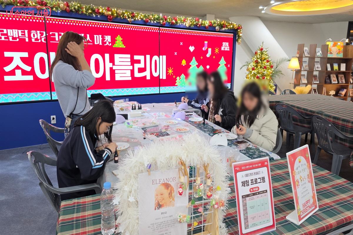 도자기 오너먼트, 키링 만들기 등 총 10개의 체험 프로그램이 운영 중이다. ⓒ이선미