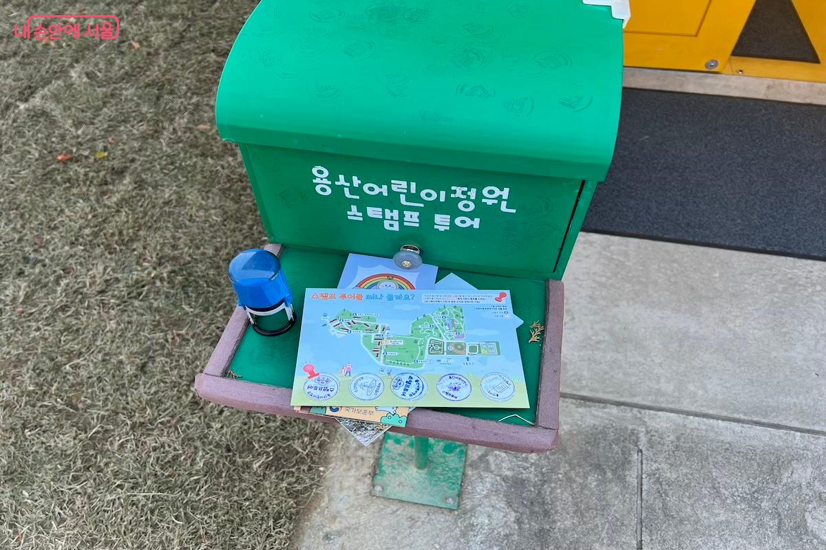 스탬프 다섯 개를 모은 어린이는 음료 선물을 받을 수 있다. ©김수겸 