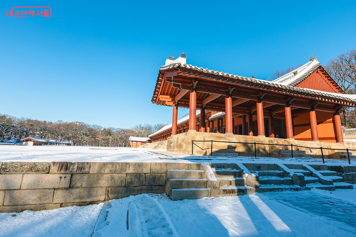 600년 전 태조 이성계가 한양에 도읍을 정한 뒤 가장 먼저 지은 건물이 바로 이 종묘다. &copy;문청야