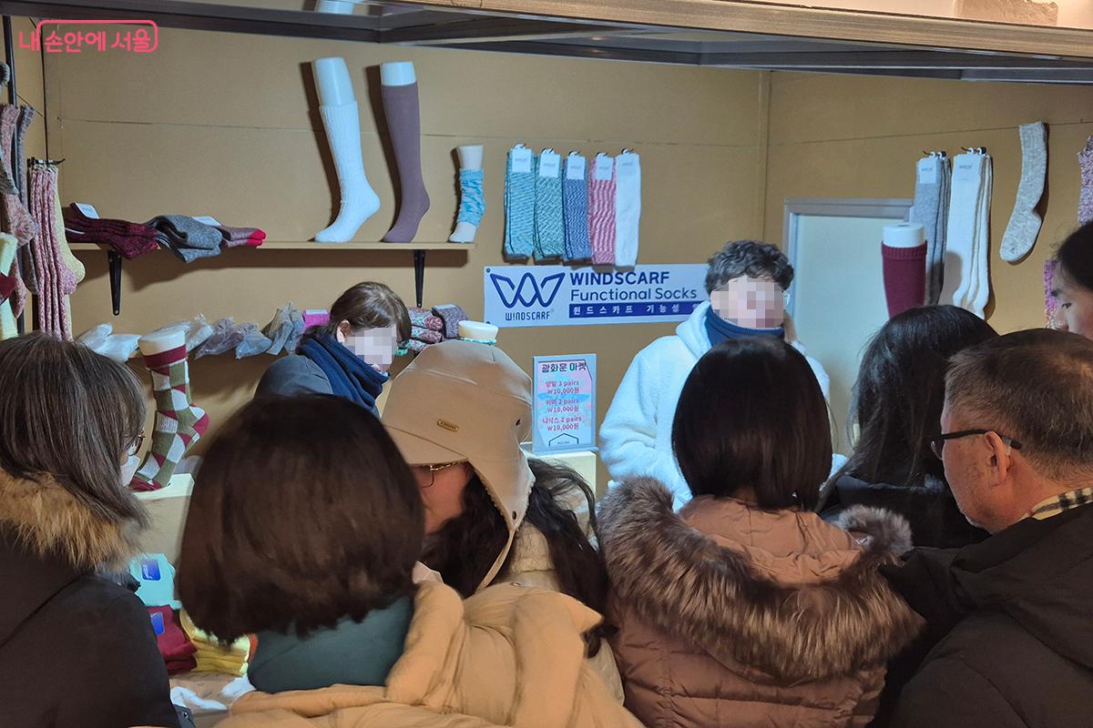 산타 할아버지에게 받은 선물을 넣는 양말도 크리스마스에서 빼놓을 수 없는 아이템이다. &copy;백승훈