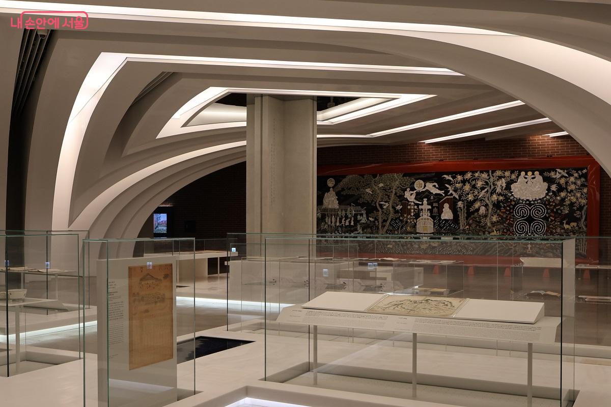 2전시실은 서소문 지역의 역사성과 장소성을 이야기하고 있다. &copy;이봉덕