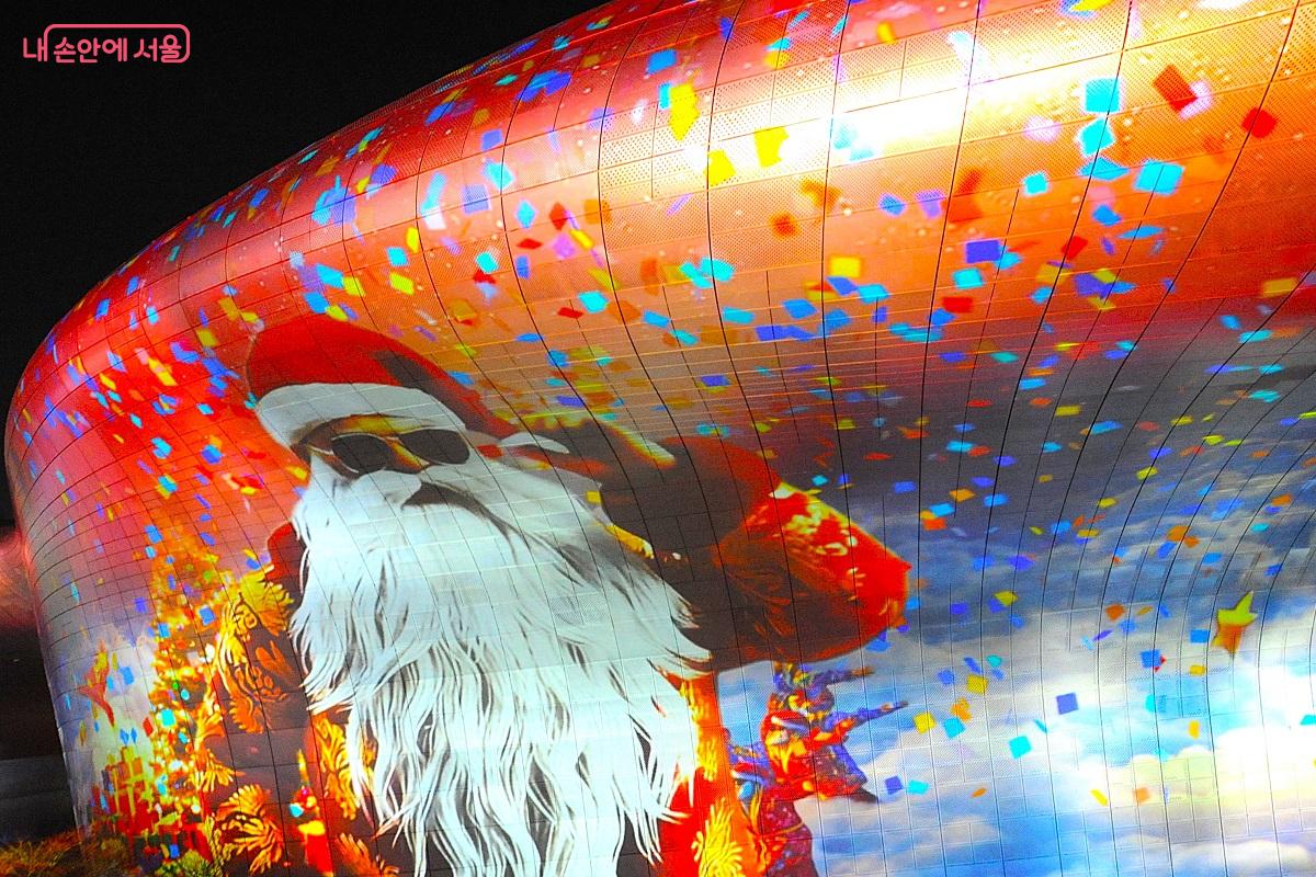 &lsquo;Merry Beat Seoul&rsquo;은 ​DJ &lsquo;힙(HIP)산타&rsquo;를 새로운 감성으로 재해석한 작품이다. &copy;조수봉