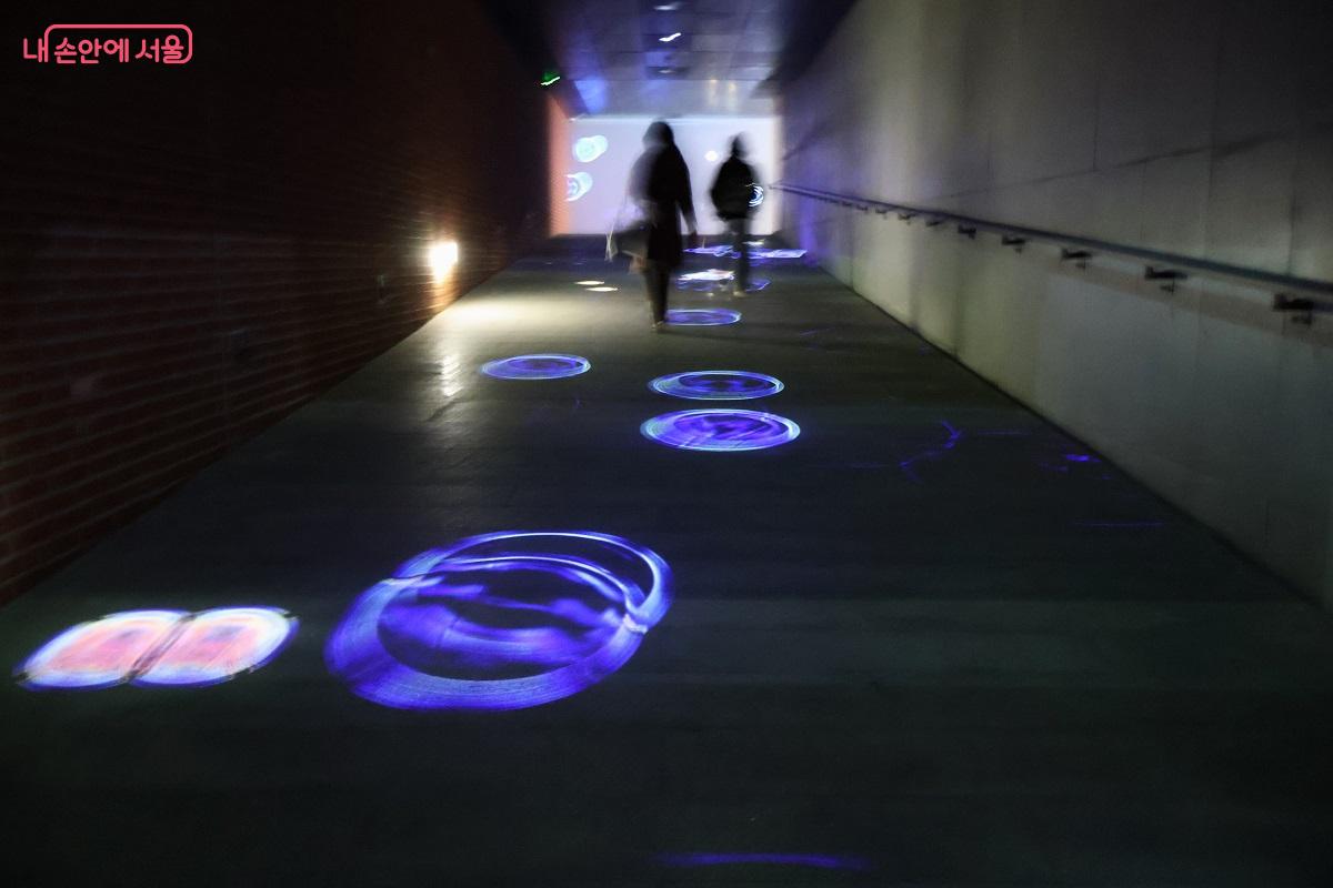 하늘길, 우리가 살아가는 지상의 삶이 순례의 여정인 것처럼 하늘길은 이 여정이 함축된 '순례자의 길'을 뜻한다. &copy;이봉덕