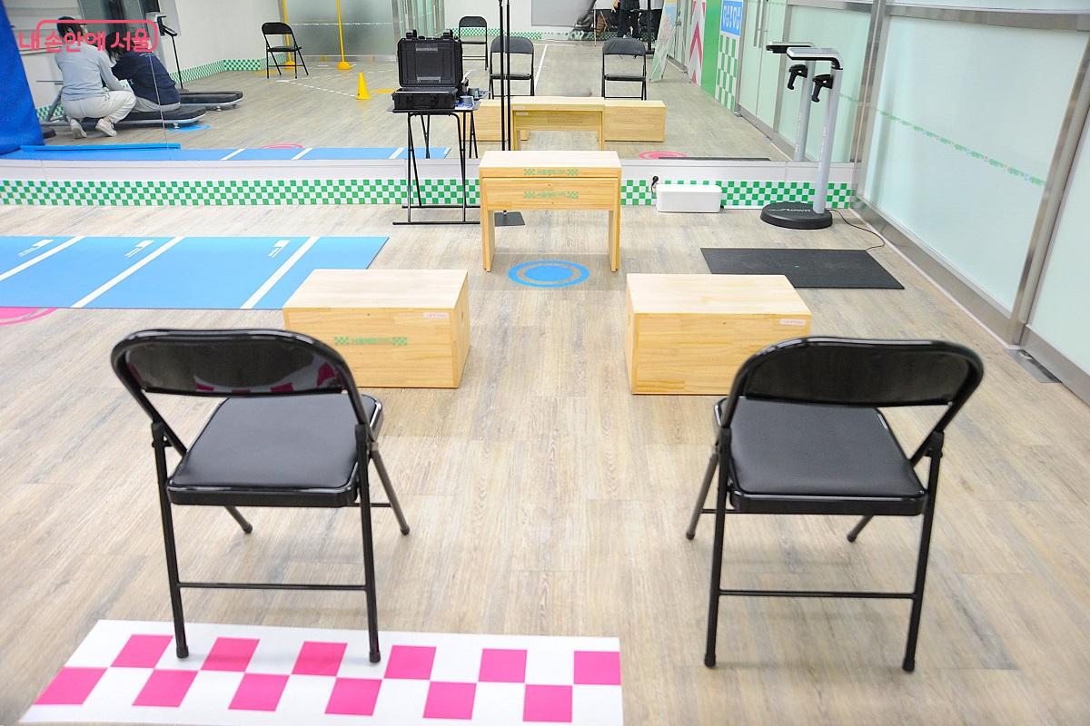 ‘YMCA 스텝검사(성인)’ 기구 ©조수봉