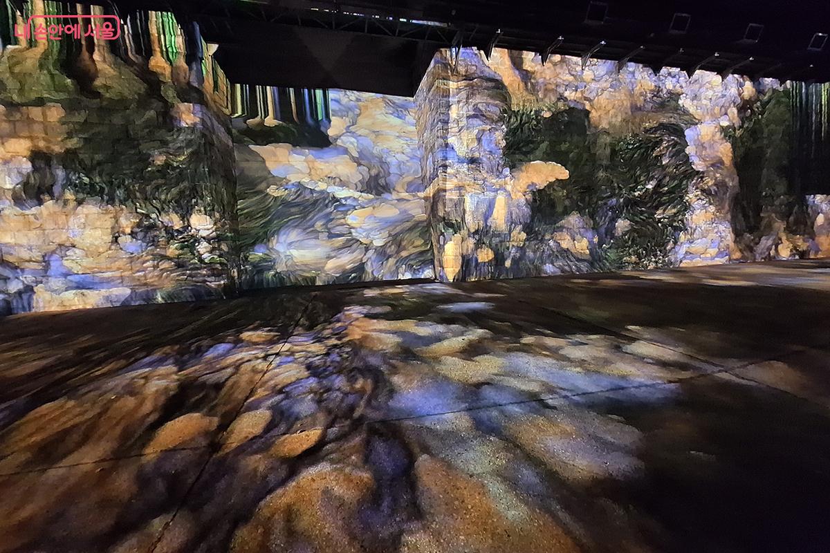 ‘로즐린’은 자신의 감정을 투영할 수 있는 아름다운 존재를 은유적으로 표현했다. ©정향선