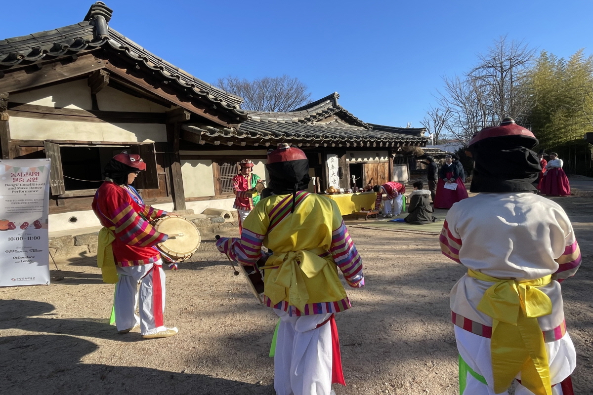 한 해의 액운 몰아내고 새해 행운 기원해요! '안녕 2025년! 동지팥티'