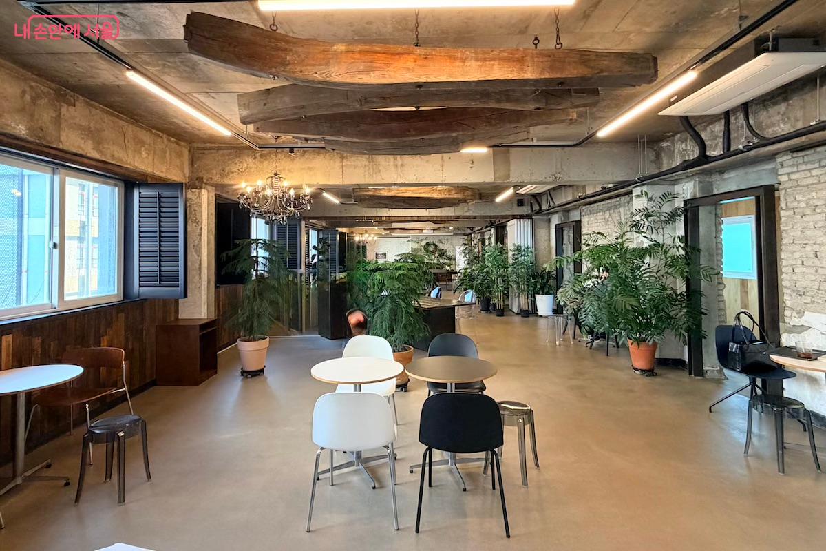 '아트센터 예술의시간'에서 누구나 사용할 수 있는 휴게 공간 &copy;이종빈