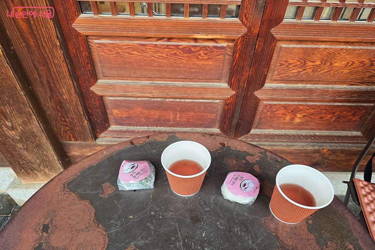 '동지나눔' 찹쌀떡과 팥차 &copy;이정민