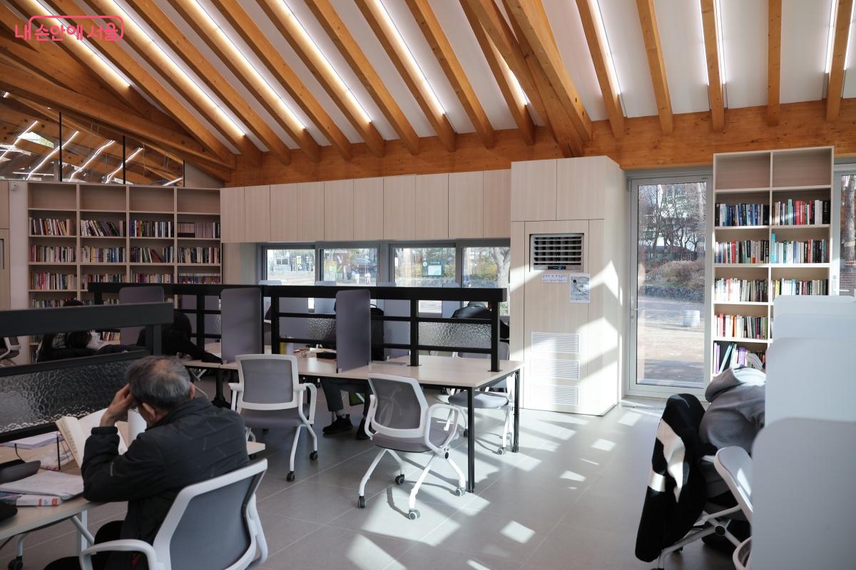 우리나라에서도 노벨문학상 수상자가 나오면서 독서에 대한 관심이 높아졌다. ©노윤지