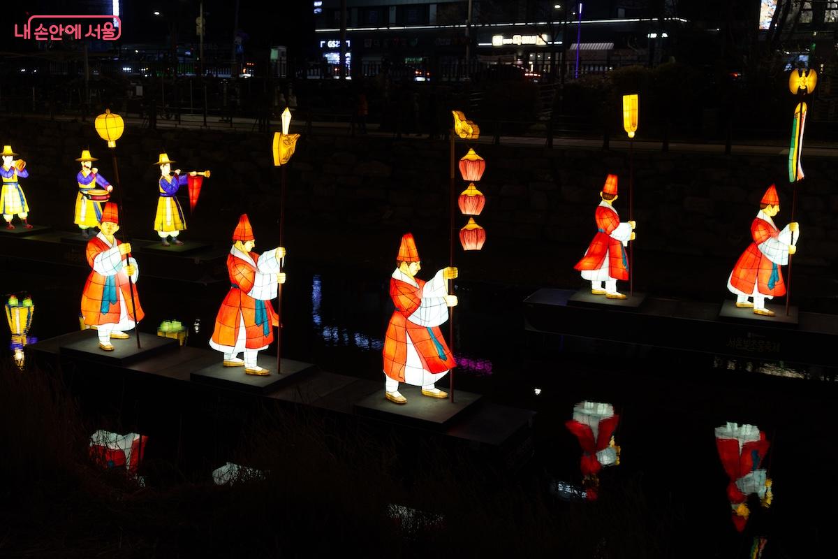 청계천 구간과 마찬가지로 내년 1월 4일까지 누구나 무료로 관람할 수 있다. ©임중빈