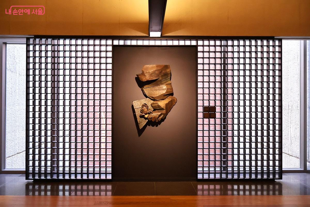 설치 작품: 이경순 作  순교자의 길, 움직일 수 없는 손과 발 &copy;이봉덕