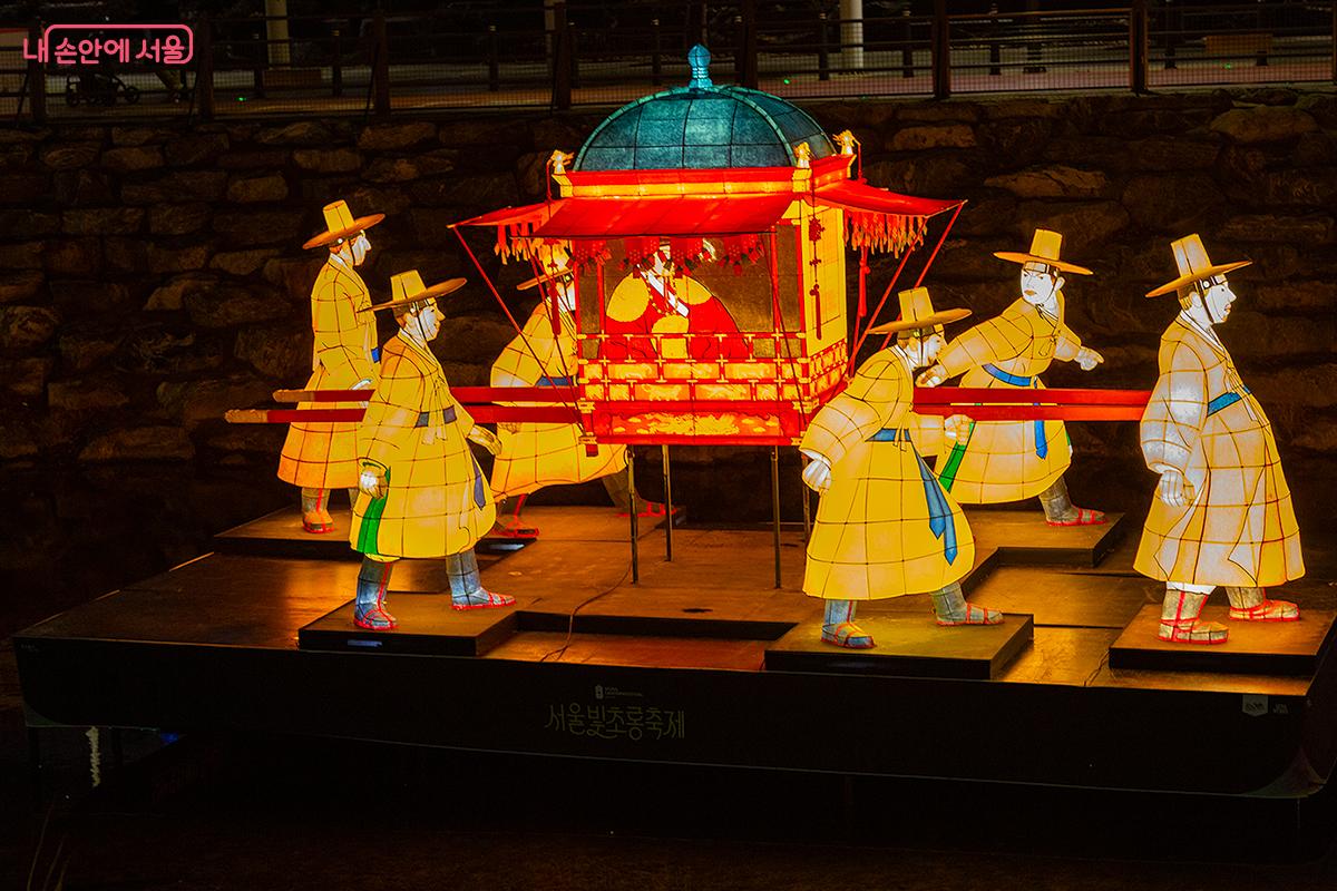 우이천 전시의 하이라이트는 단연 <어가행렬> 작품이다. &copy;문청야