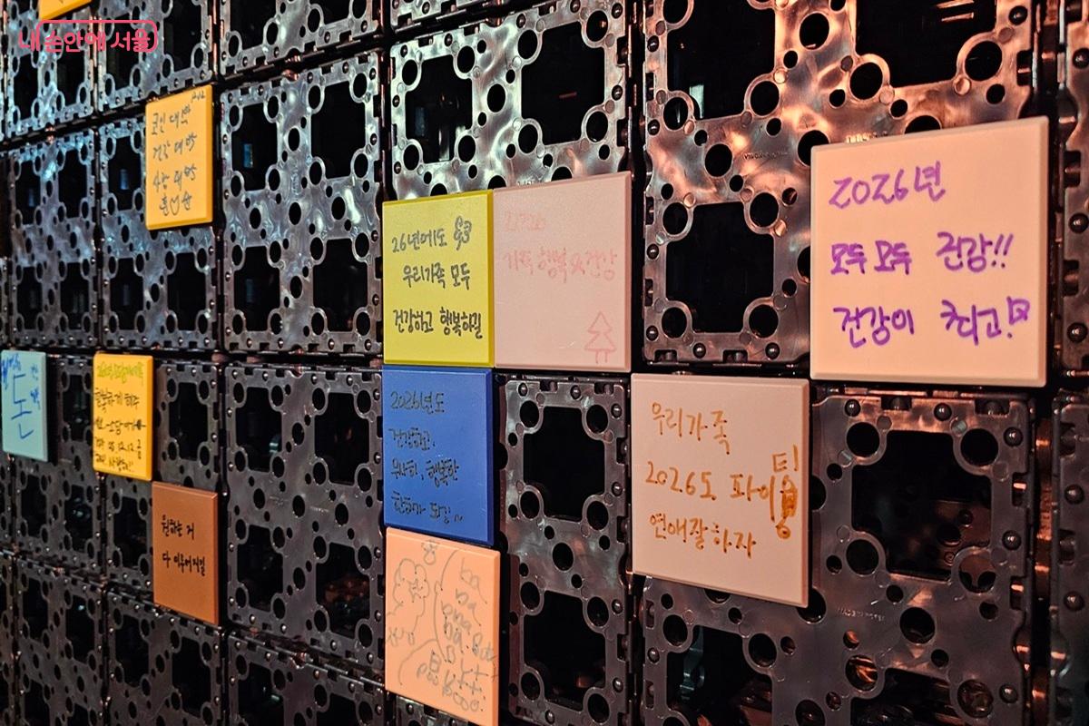 관광객과 시민들이 직접 적은 소원 퍼즐들 &copy;권연주