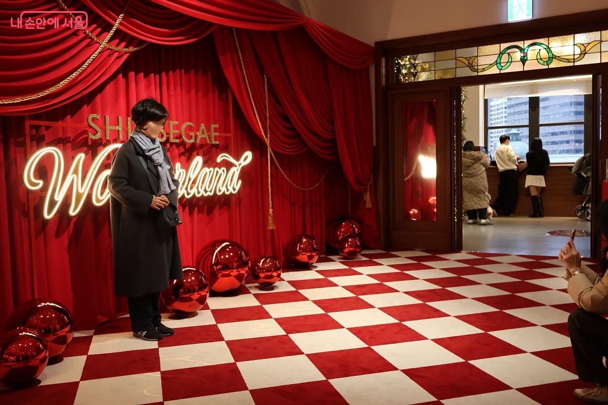 크리스마스 마켓은 예약 없이 누구나 방문할 수 있어 가볍게 둘러보기 좋다. ©이봉덕