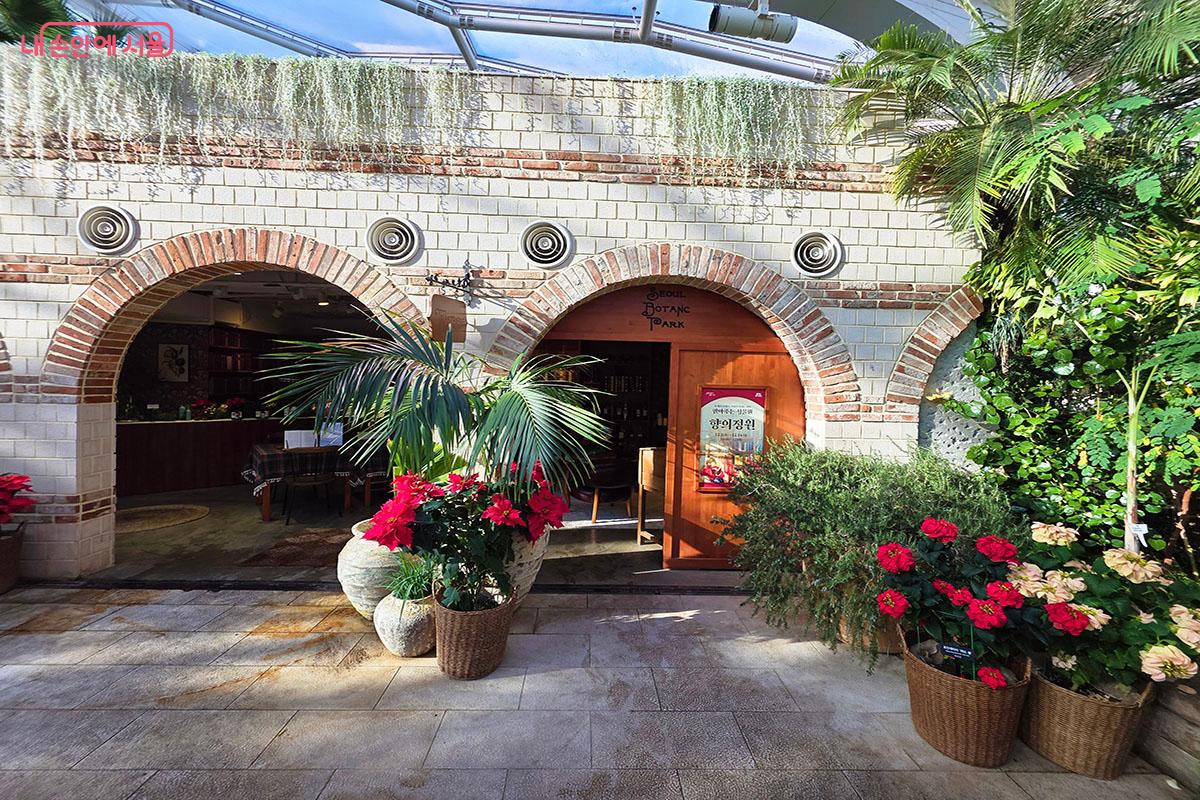 식물문화센터 온실 내 정원사의 방(지중해관)에 위치한 ‘향의 정원’ ©이정민