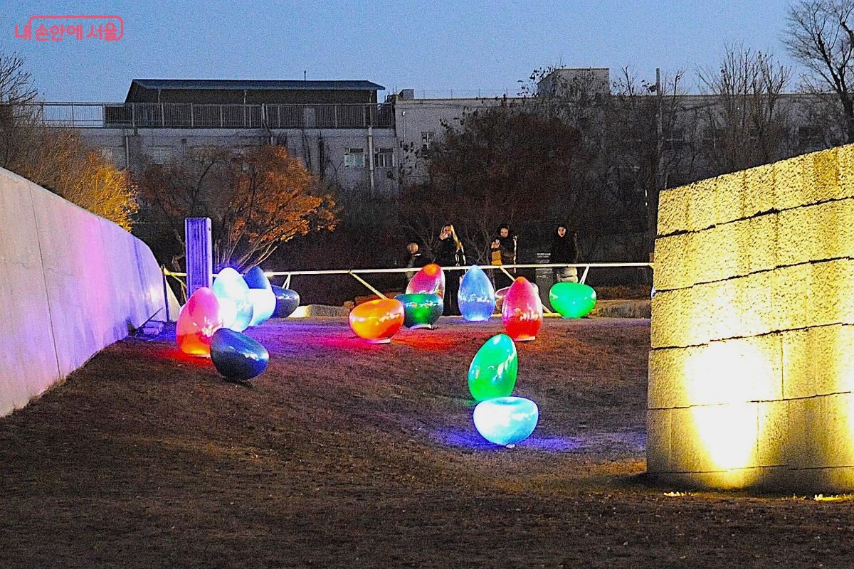 잔디언덕의 포토존 &lsquo;Wishing Crystal&rsquo; &copy;조수봉