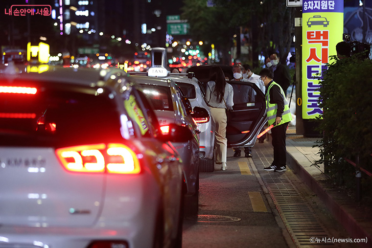 서울시가 연말 택시‧버스 공급 확대 계획을 마련했다.
