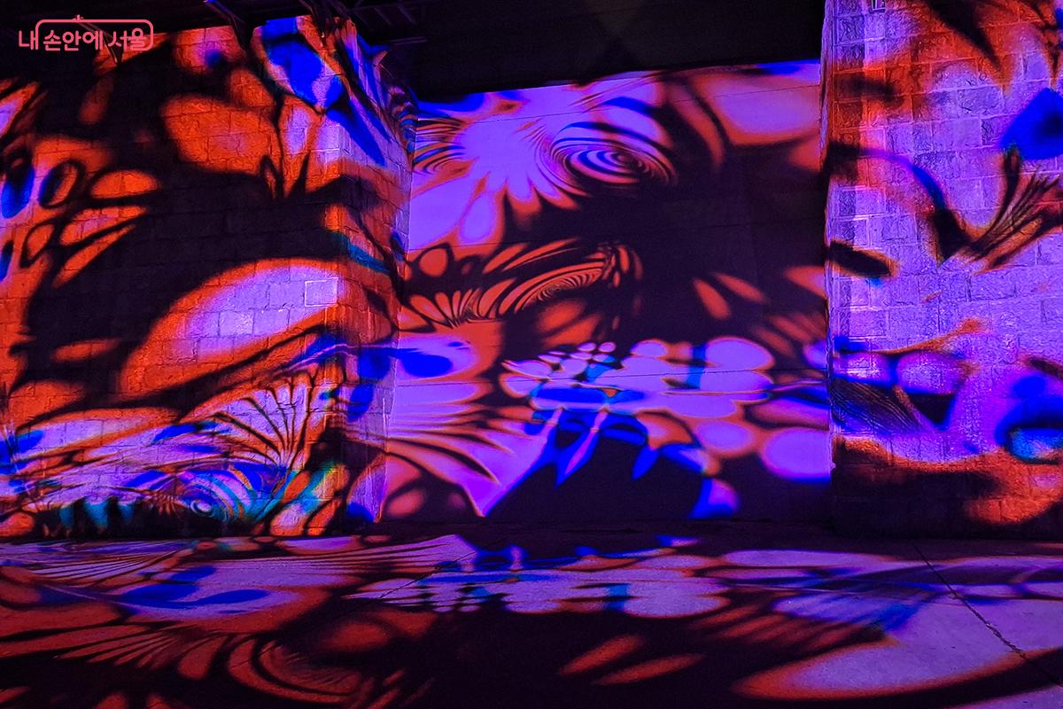 ‘미디어 스케이프’는 알고리즘과 입자 기법으로 한강의 생동하는 모습을 새롭게 구현한다. ©정향선