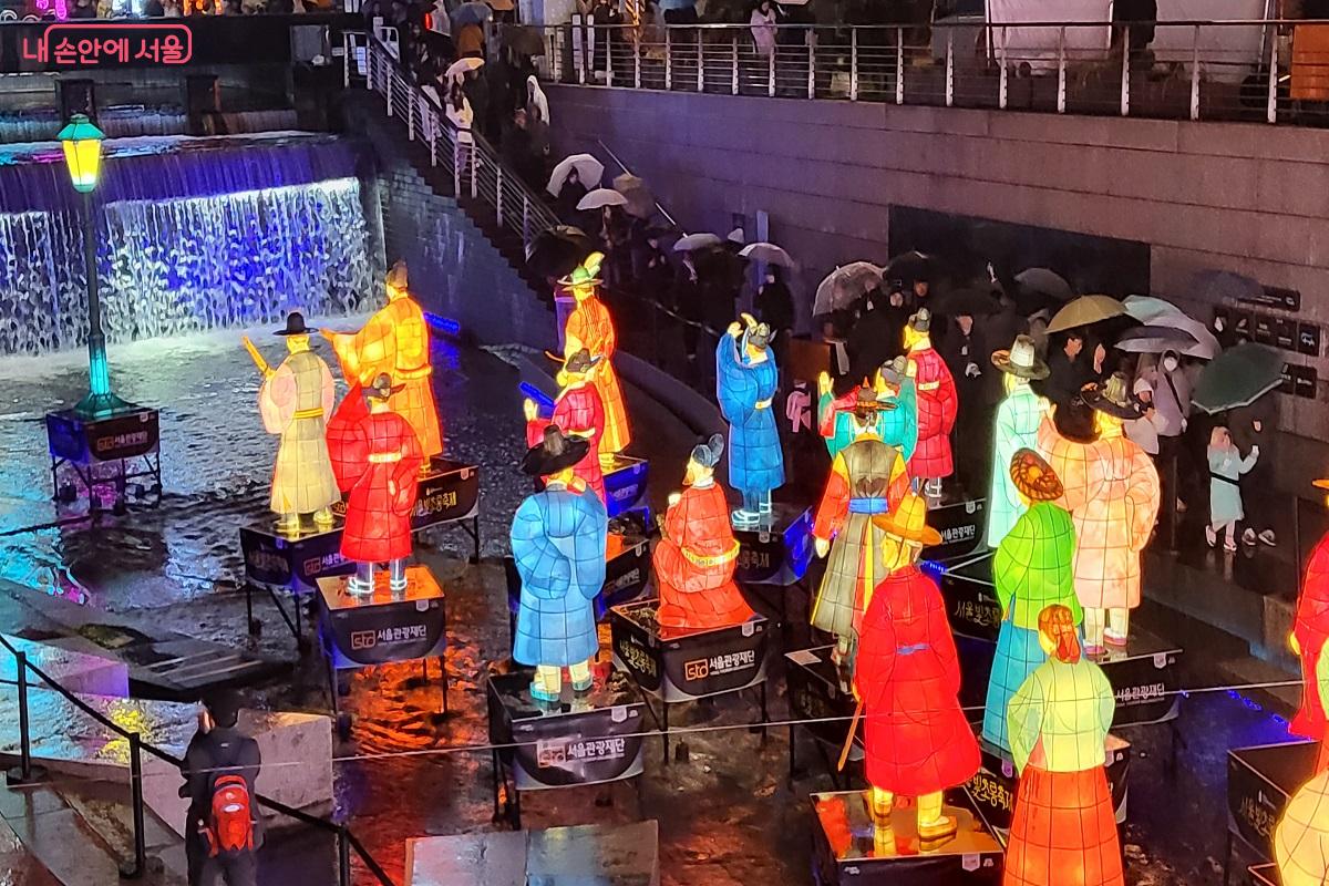 우리나라 최초, 전등에 불이 처음 들어오는 모습을 묘사한 시등의 순간 &copy;권수진