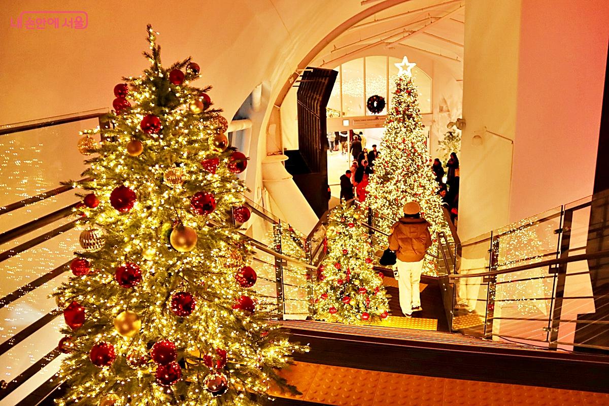 어린이부터 성인까지 전 세대가 함께 즐길 수 있는 한강형 테마파크로 누군가에게는 놀이터가 되고, 누군가에게는 쉼터가 되며, 또 누군가에게는 영감의 공간이 된다