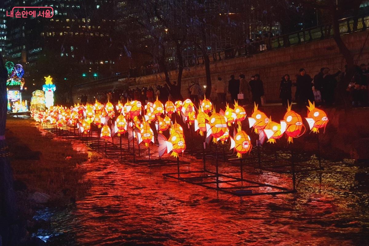 광교와 장통교 사이 포켓몬코리아와 협업한 &lsquo;I LOVE 잉어킹&rsquo;은 가장 인기 있는 곳 &copy;김병규