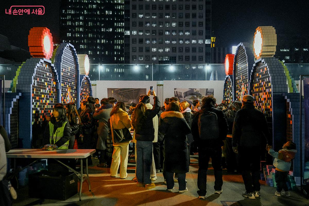 한해의 소망을 적어보는 일월오봉도 소원벽 ⓒ김아름