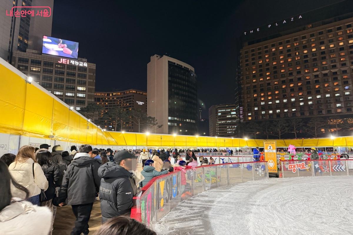 온라인 예매 300명, 현장 예매 300명 선착순으로 발권이 가능하다.