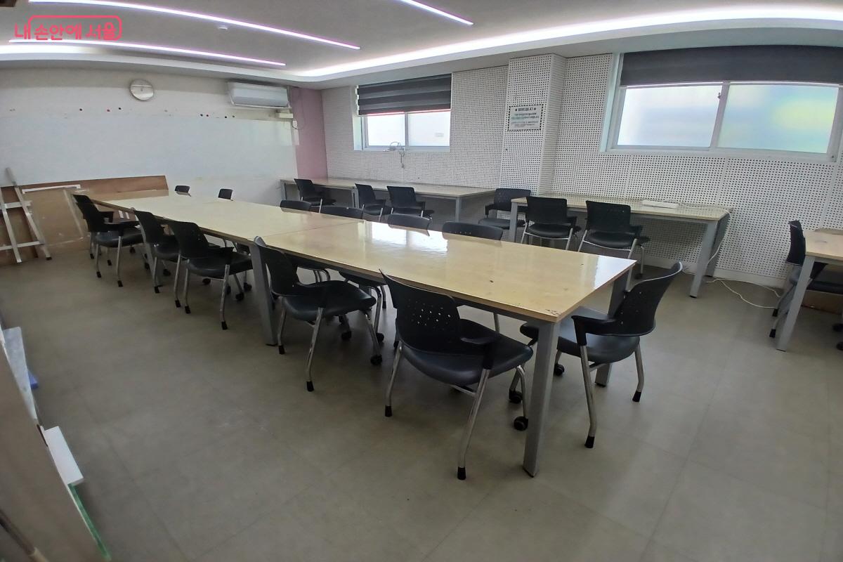  다양한 강의가 진행되는 강의실 &copy;최은영