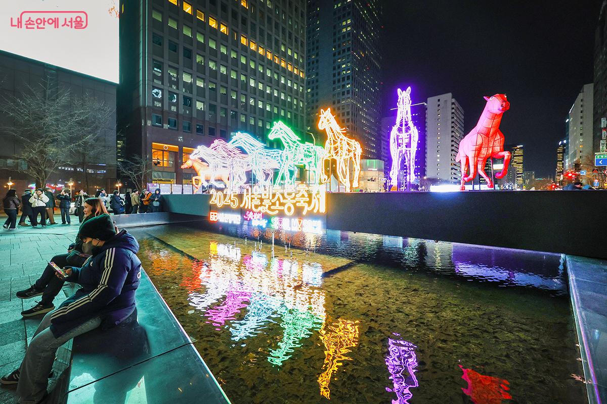 2026년 붉은 말의 해를 기념해 준비된 빛초롱 축제 포토존 &copy;김주연
