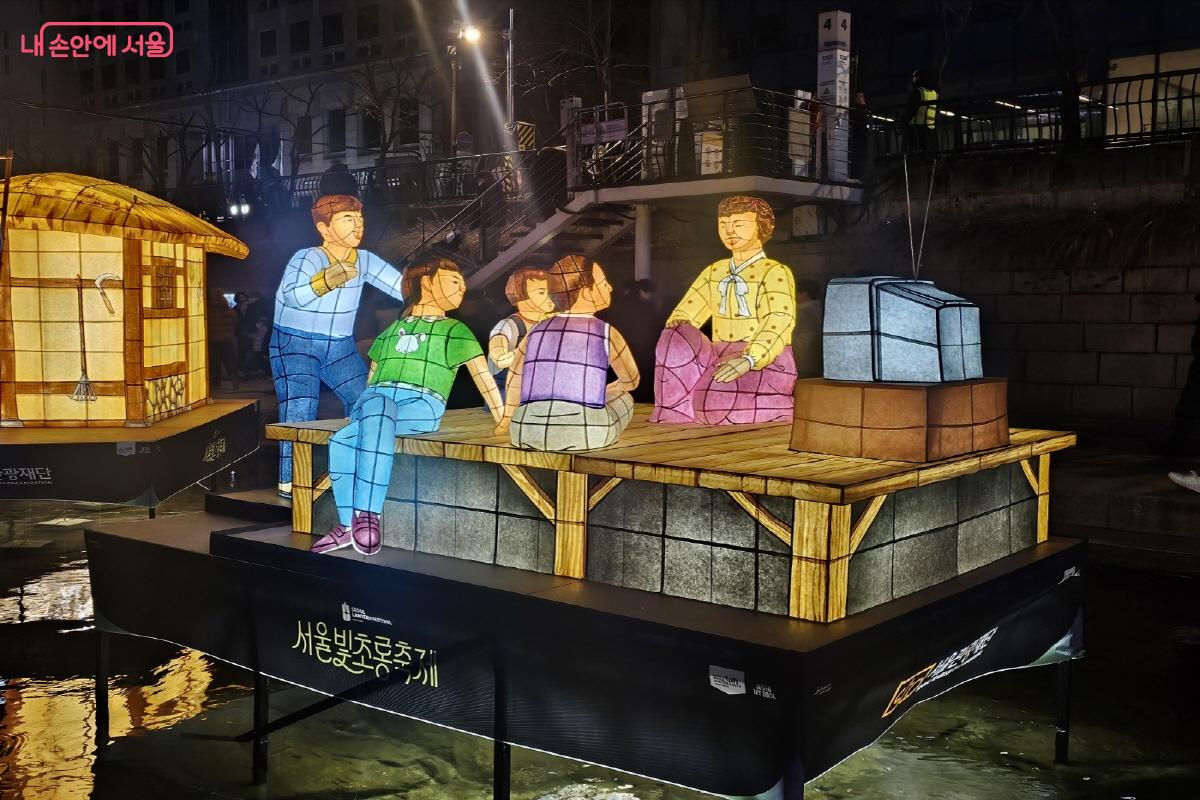 광통교 방향으로 이어지는 &lsquo;빛의 선물&rsquo; 작품 &copy;김도희