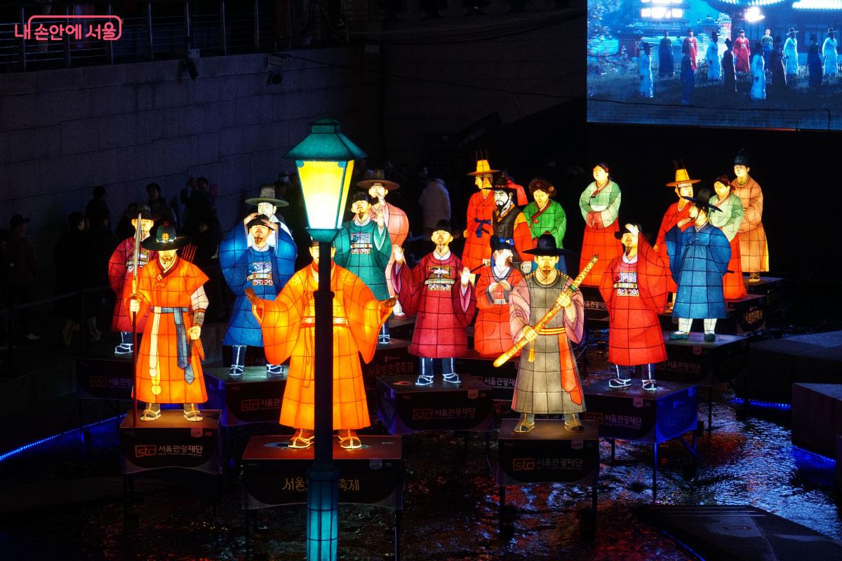 궁궐의 모습을 전통 등으로 표현해 놓은곳 